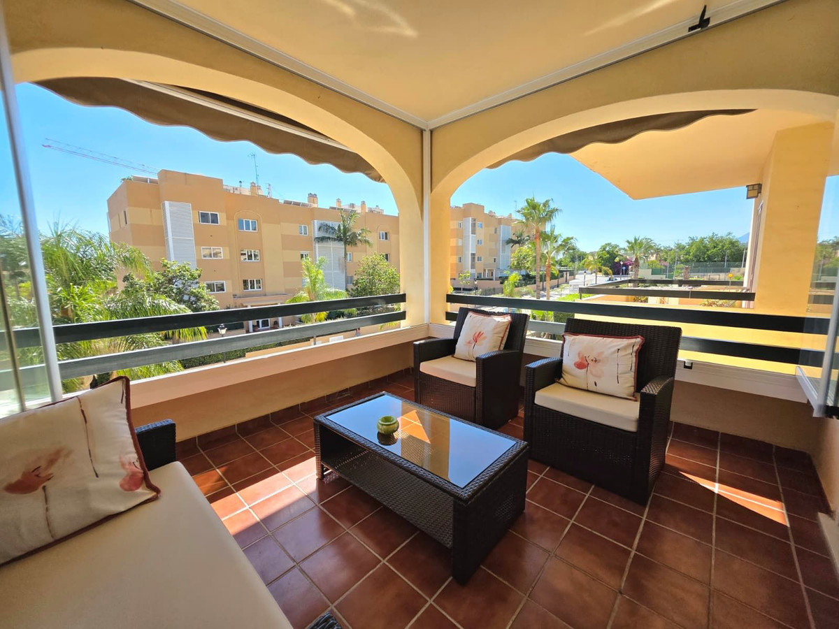 3 Bedroom Apartment in Estepona - Photo 3