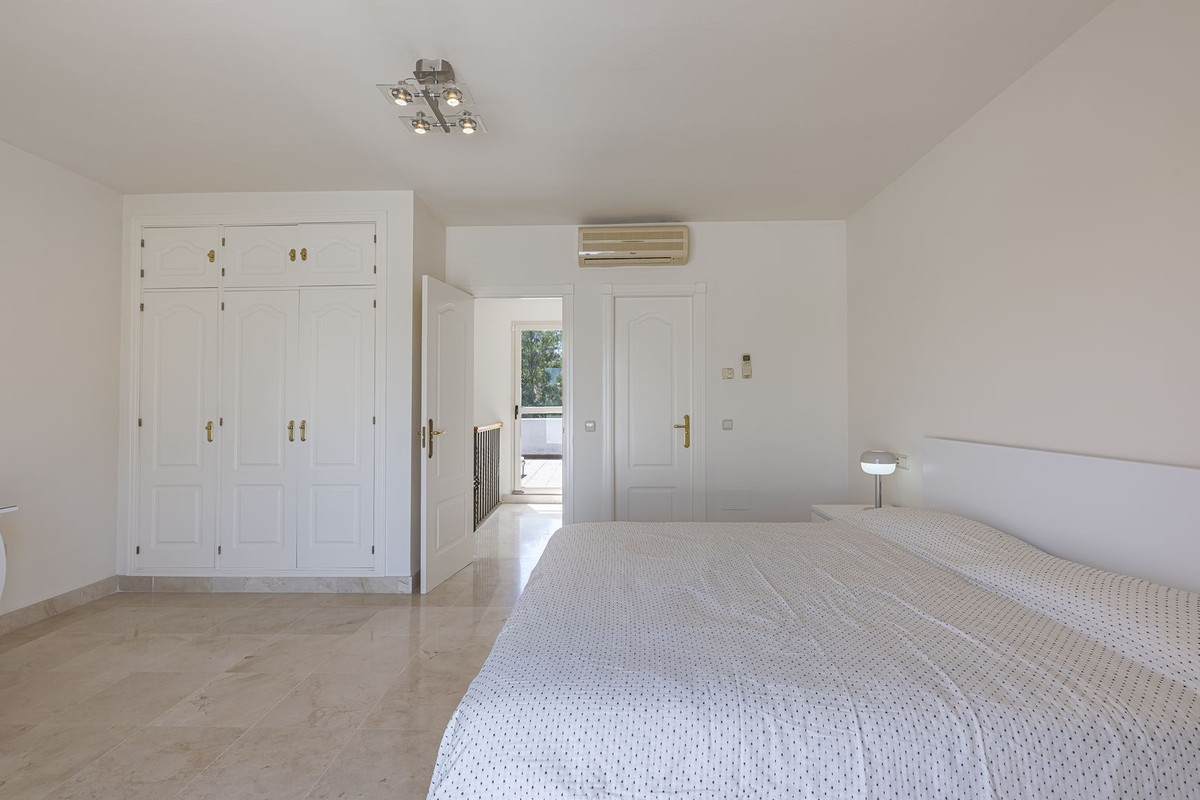 4 Bedroom Townhouse in Marbella - Photo 29