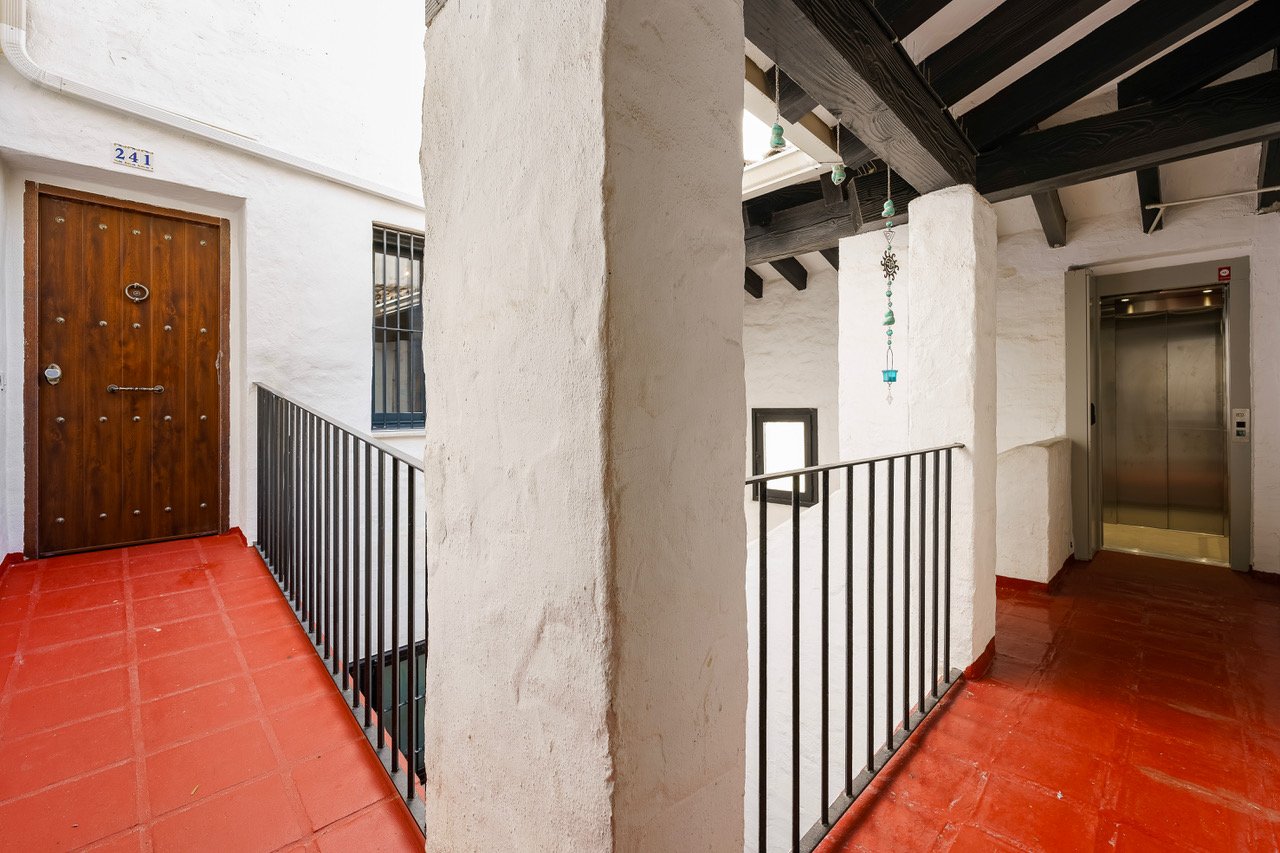 2 Bedroom Apartment in Marbella - Photo 5