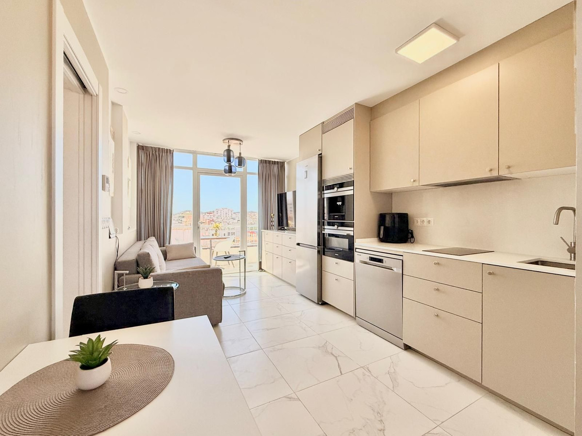 2 Bedroom Penthouse in Fuengirola - Photo 19