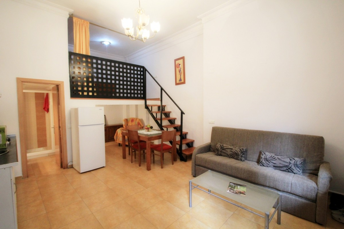1 Bedroom Apartment in Torremolinos - Photo 2