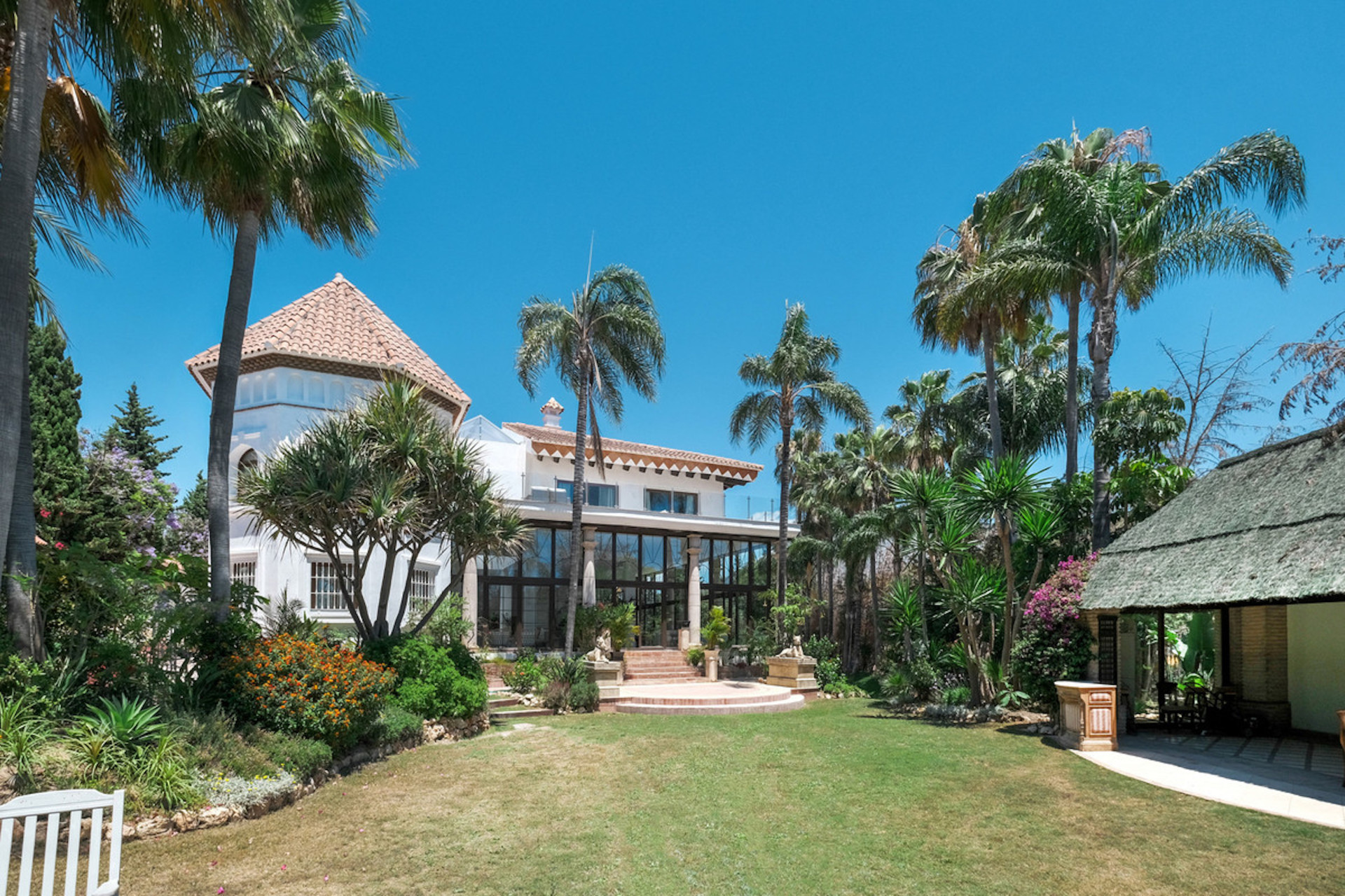 10 Bedroom Villa in Marbella - Photo 3