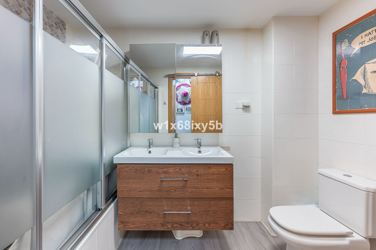 3 Bedroom Apartment in Marbella - Photo 16