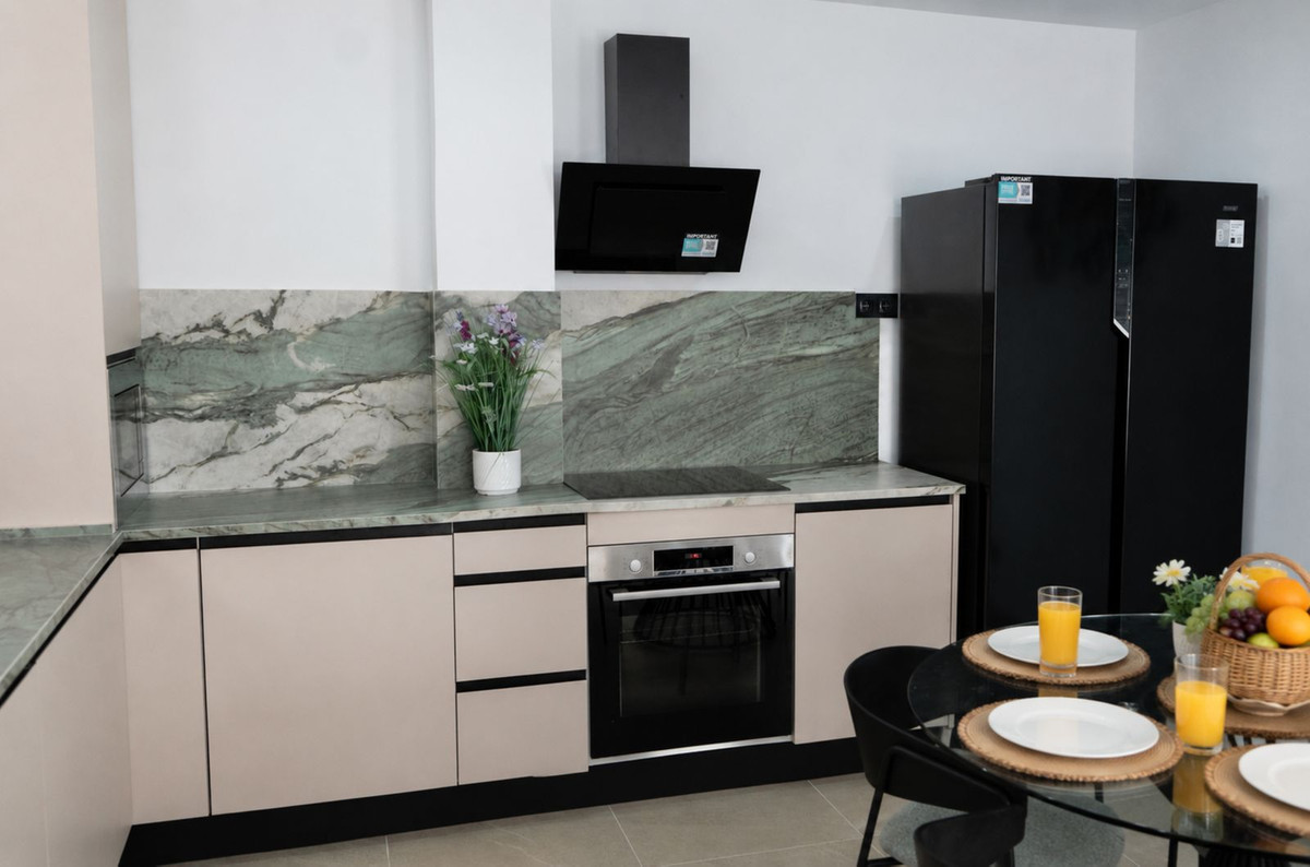 2 Bedroom Apartment in Fuengirola - Photo 3
