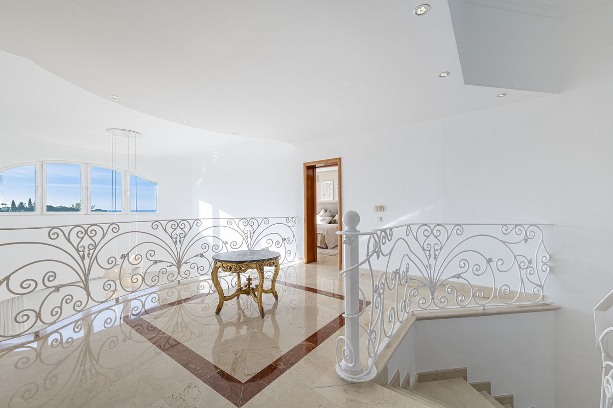 7 Bedroom Villa in Marbella - Photo 18