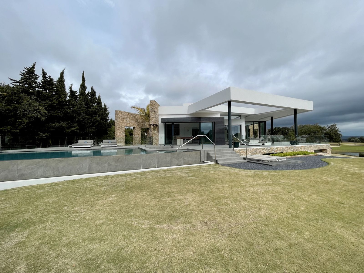 6 Bedroom Villa in San Roque - Photo 5