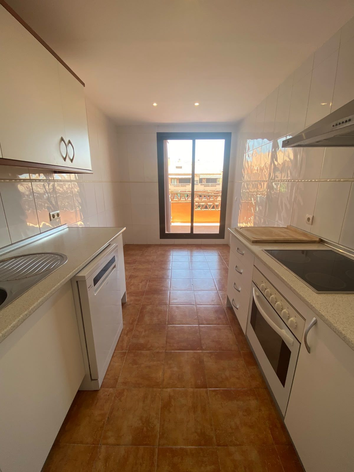 2 Bedroom Apartment in Marbella - Photo 10
