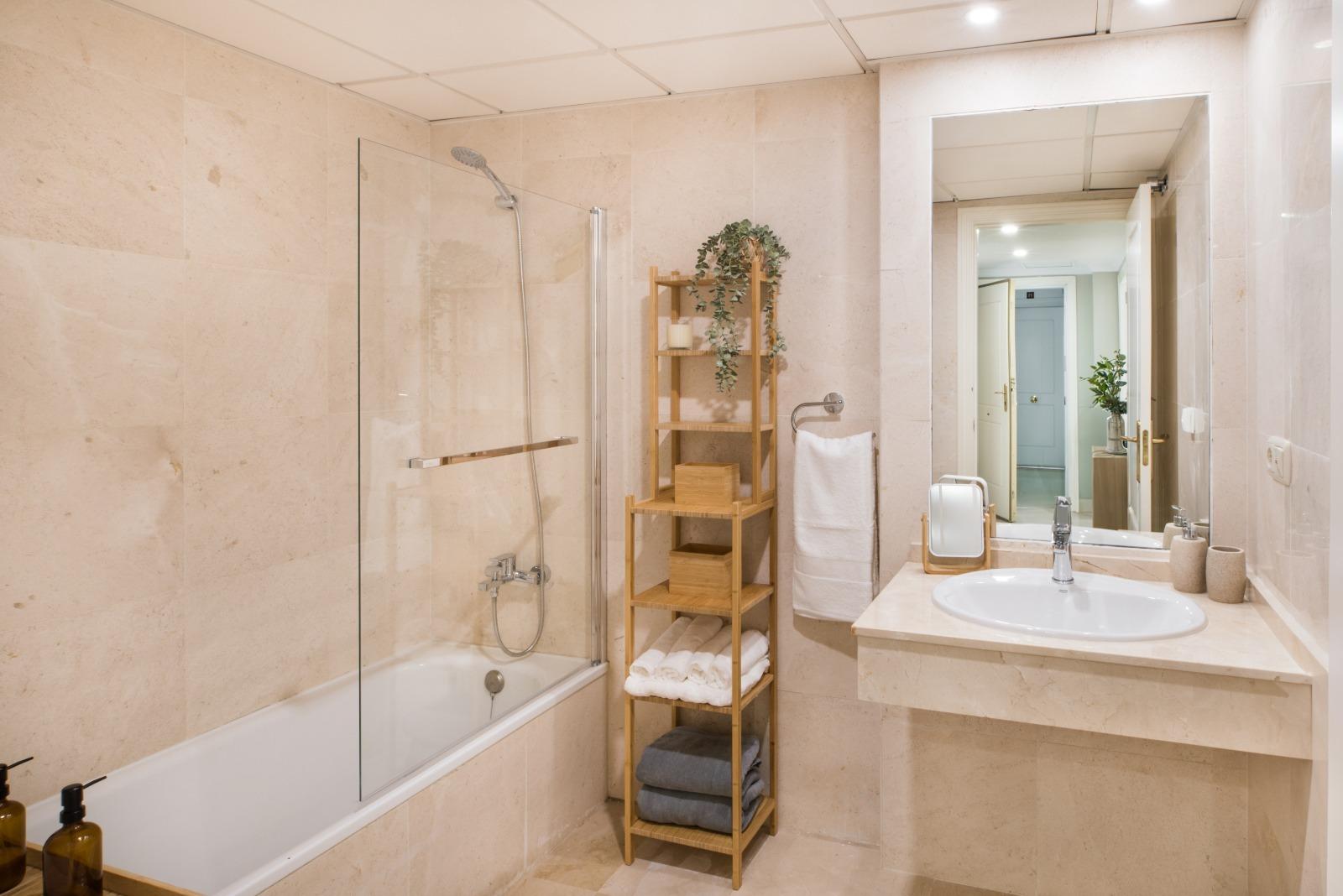 2 Bedroom Apartment in Marbella - Photo 14