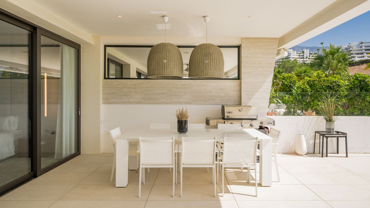 4 Bedroom Apartment in Marbella - Photo 4