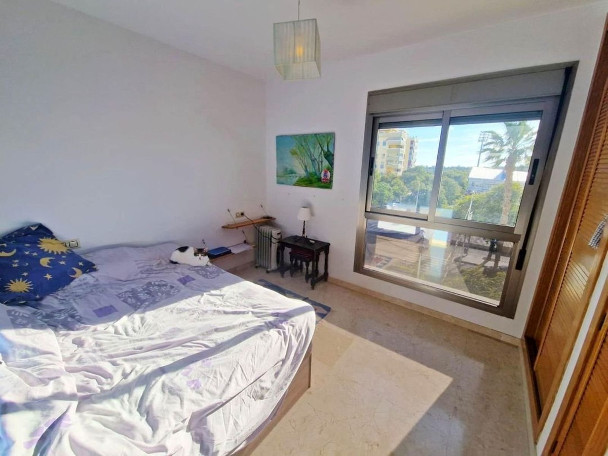 4 Bedroom Apartment in Málaga - Photo 15