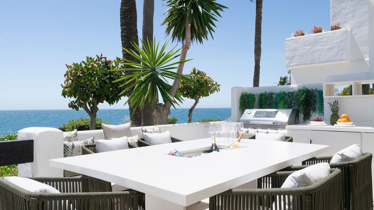 3 Bedroom Apartment in Marbella - Photo 3