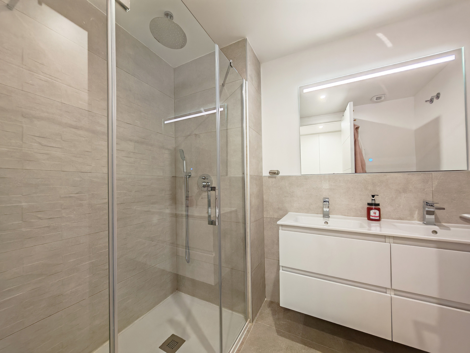 2 Bedroom Apartment in Estepona - Photo 12