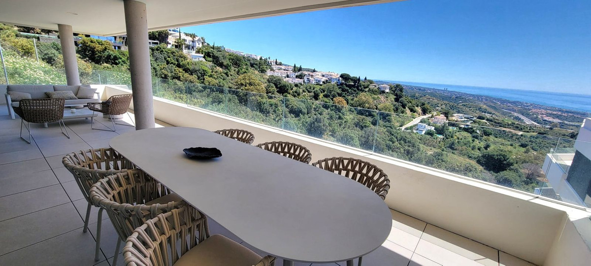 Piso de 2 dormitorios con piscina en Málaga – Foto 1
