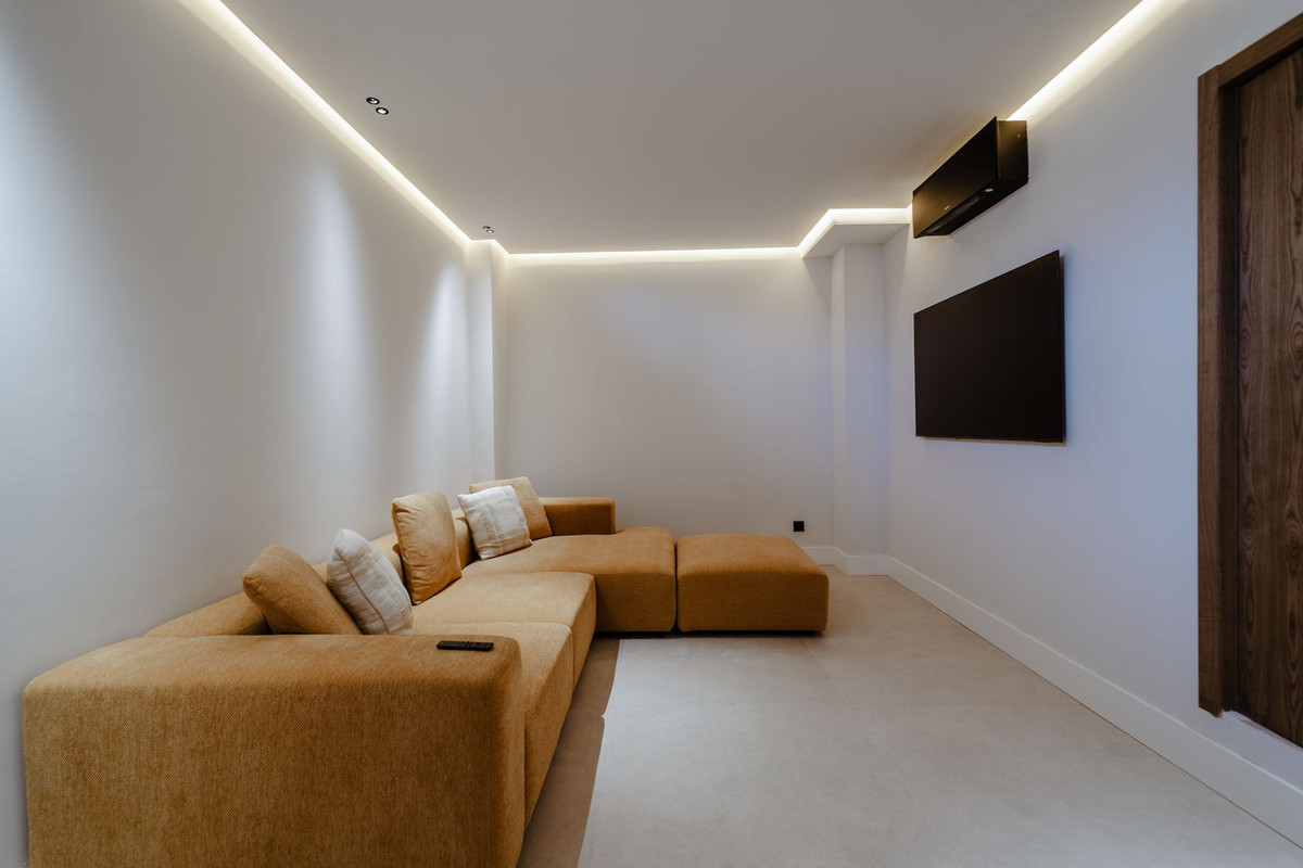 4 Bedroom Townhouse in San Pedro de Alcántara - Photo 49