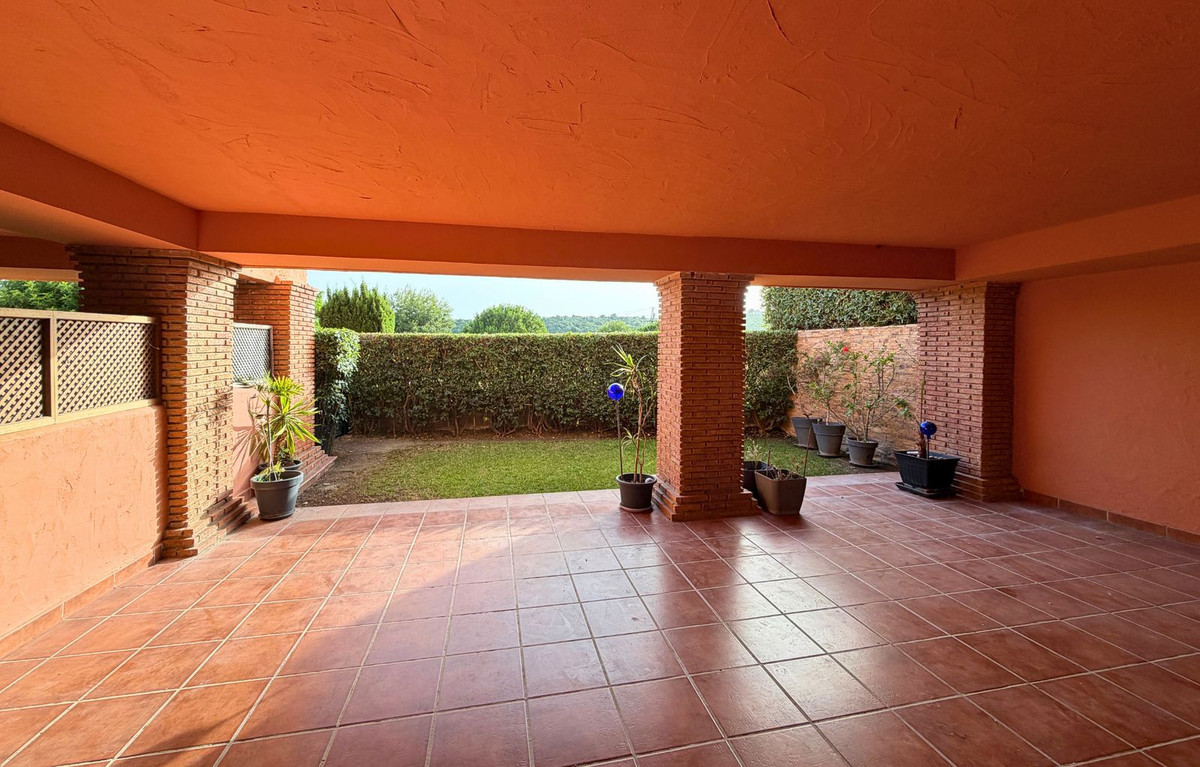 2 Bedroom Apartment in Casares - Photo 4