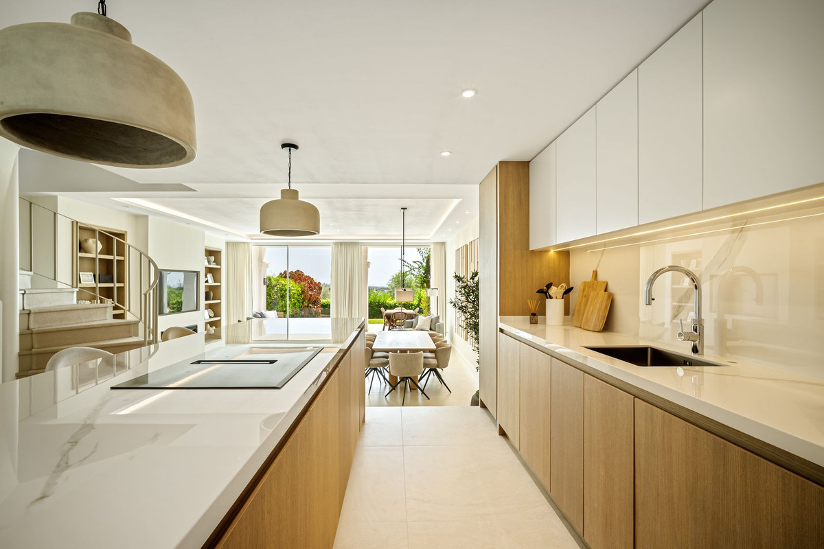 4 Bedroom Townhouse in Benahavís - Фото 7