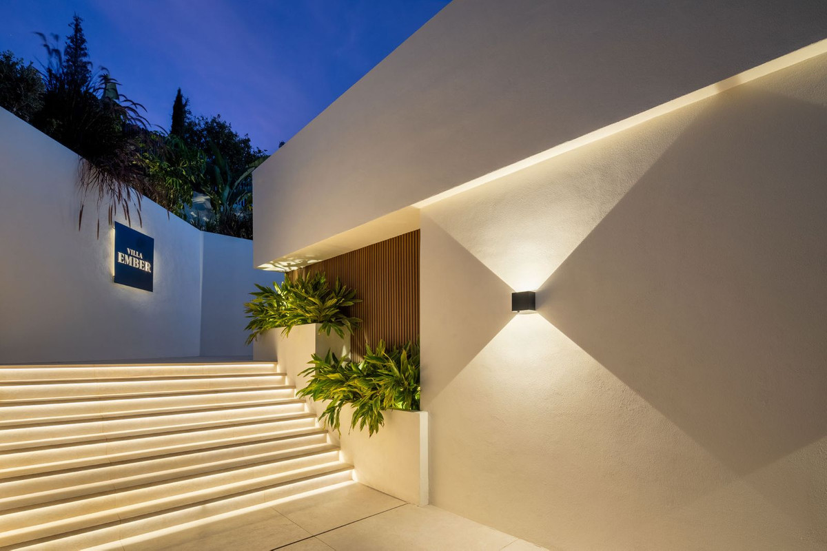 5 Bedroom Villa in Marbella - Photo 51