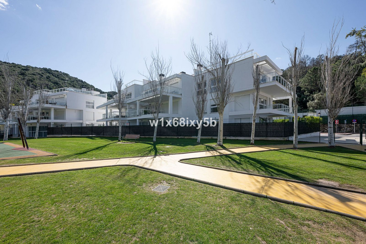 4 Bedroom Apartment in Benahavís - Photo 50