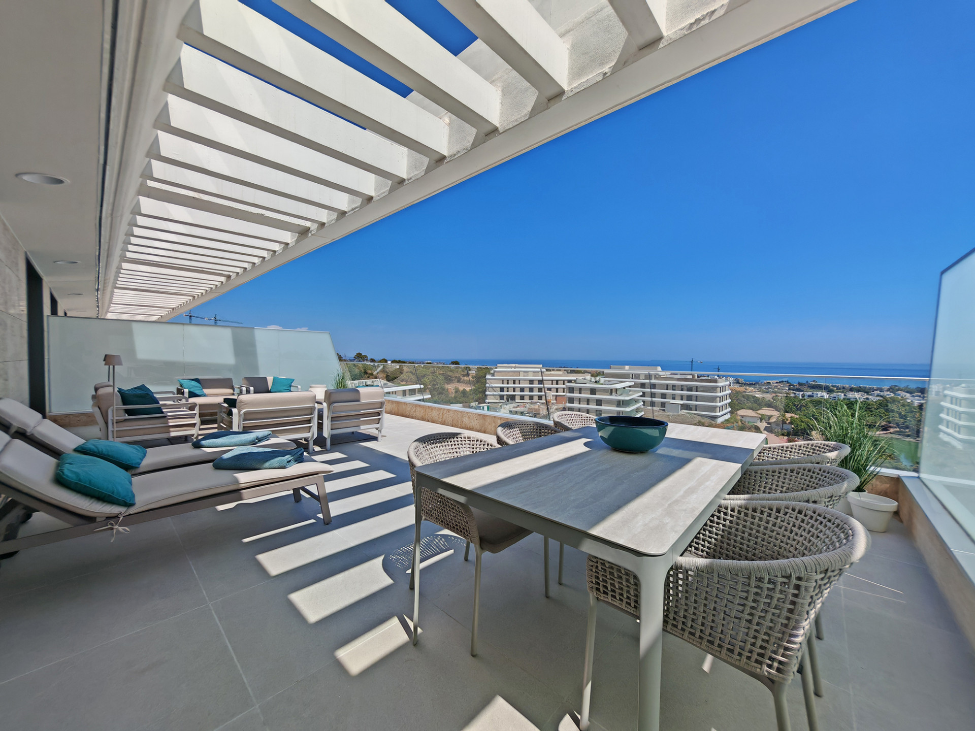 3 Bedroom Apartment in Estepona - Photo 10