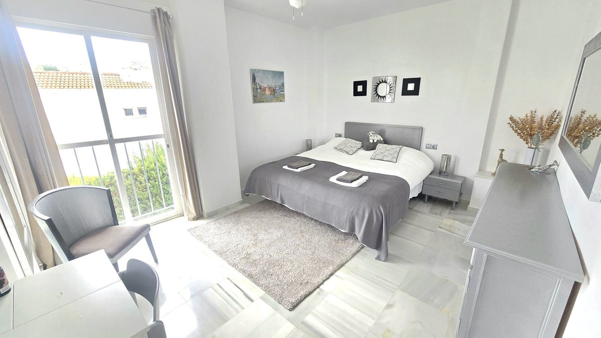 8 Bedroom Villa in Marbella - Photo 16