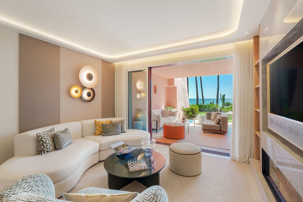 3 Bedroom Apartment in Estepona - Photo 5