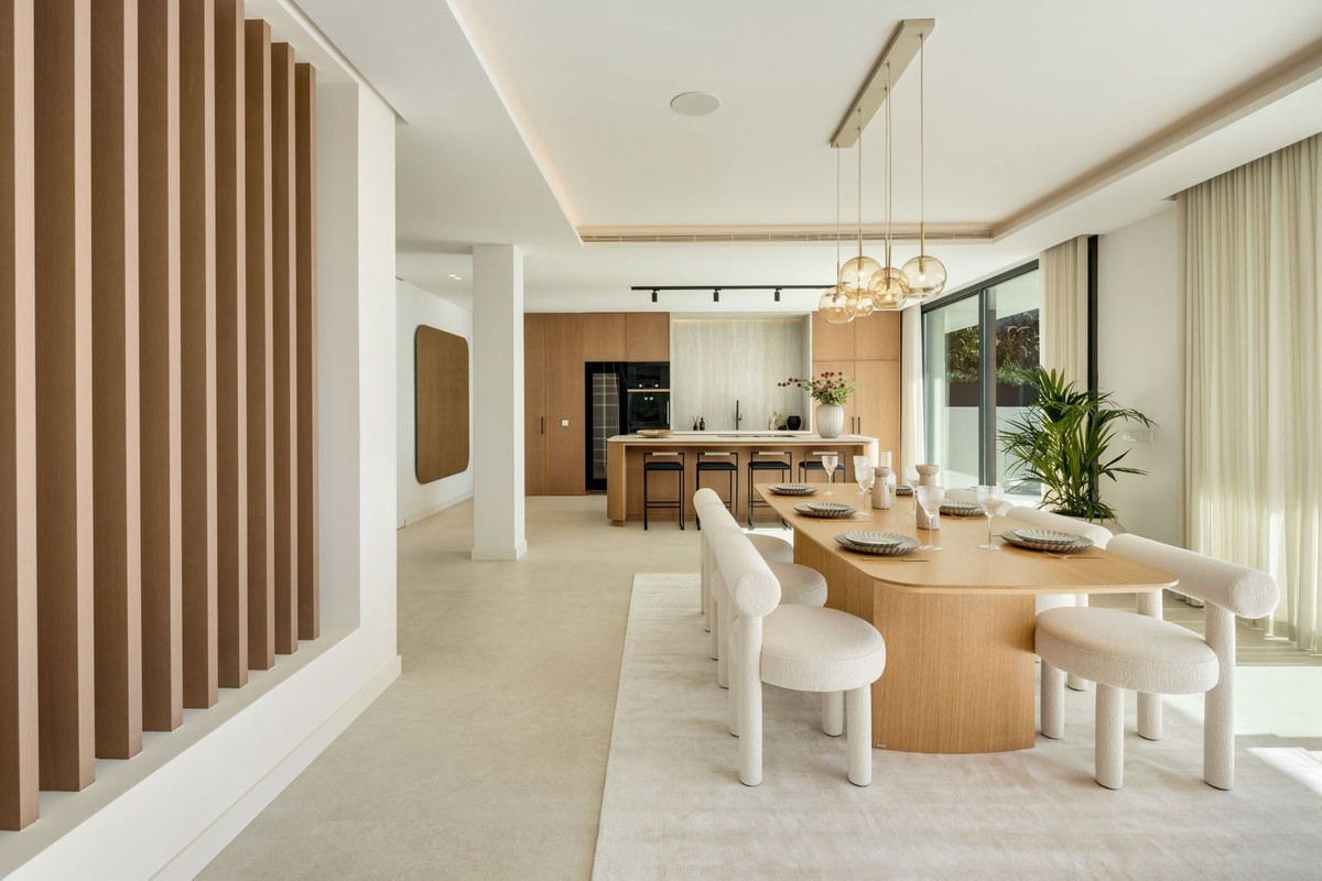 5 Bedroom Villa in Marbella - Photo 11