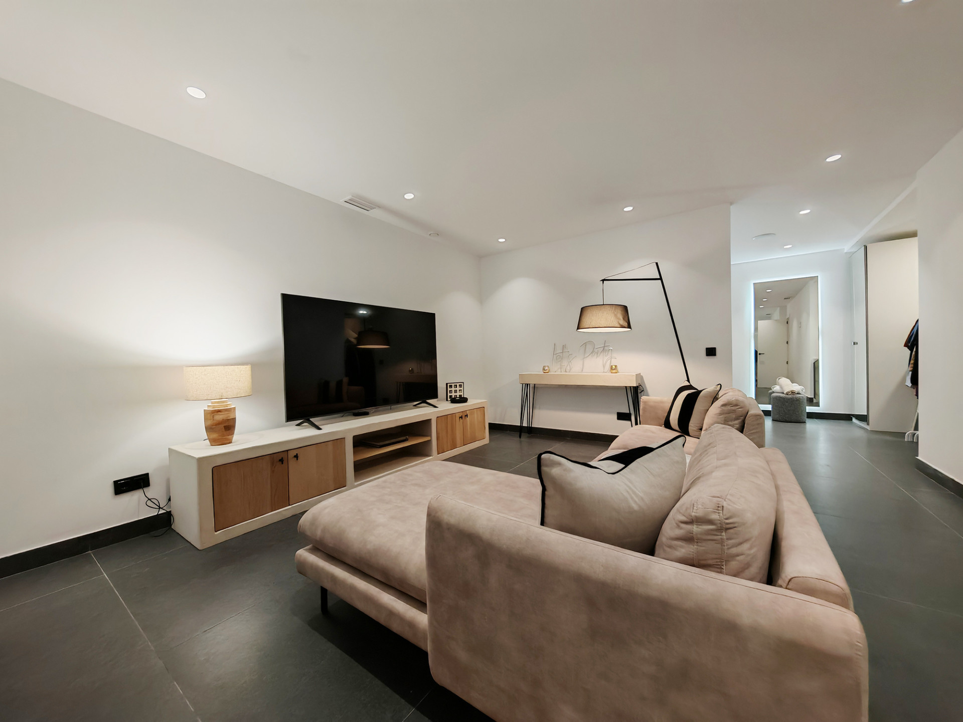 4 Bedroom Villa in Estepona - Photo 7