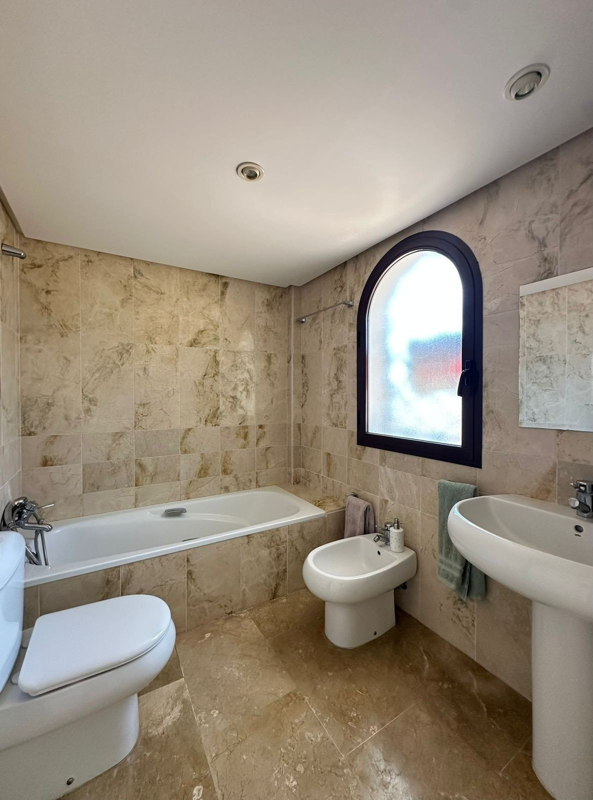 3 Bedroom Apartment in Marbella - Photo 28