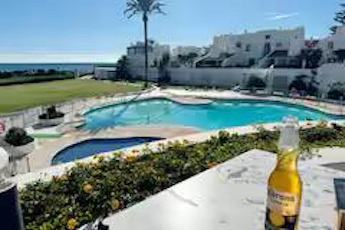 2 Bedroom Apartment in Estepona - Photo 23