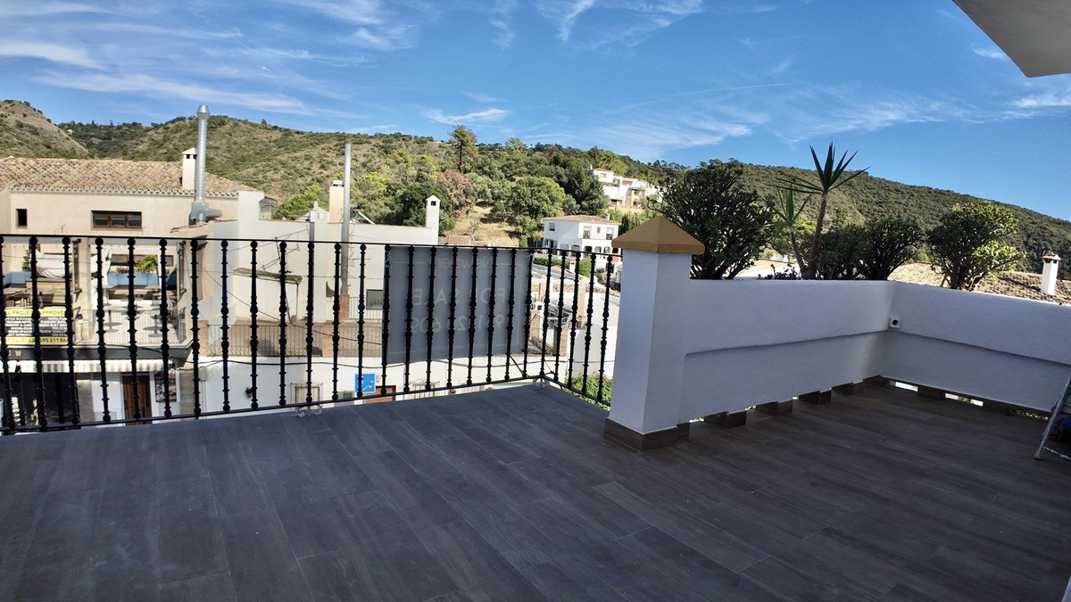5 Bedroom Apartment in Benahavís - Photo 37