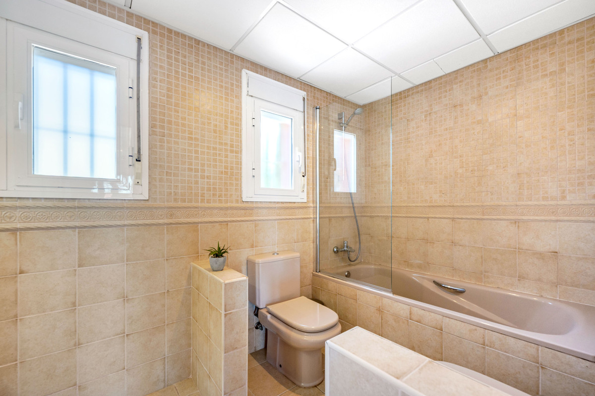 5 Bedroom Villa in Sotogrande - Photo 35