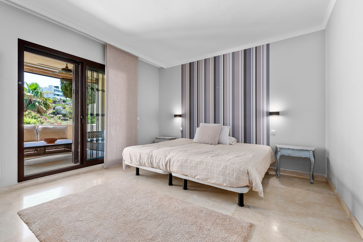 2 Bedroom Apartment in Benahavís - Foto 22