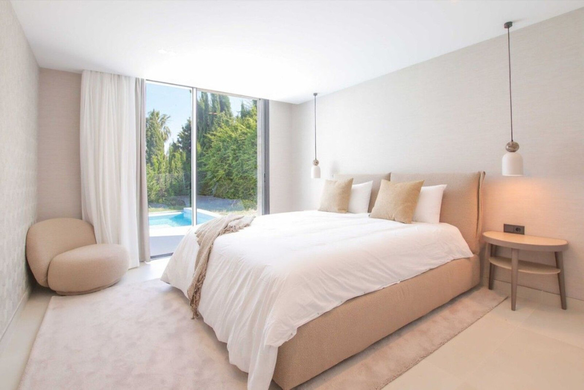 4 Bedroom Villa in Estepona - Photo 17