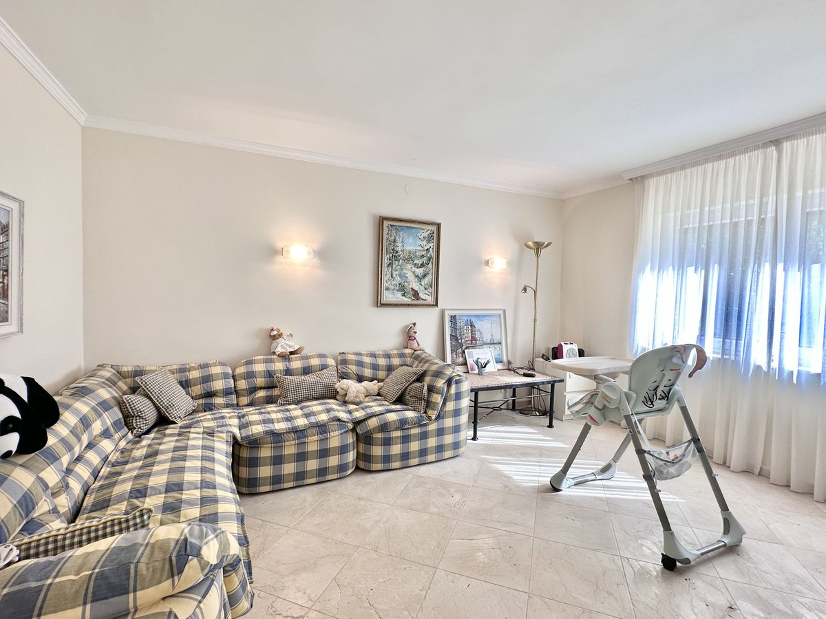 6 Bedroom Villa in Marbella - Photo 48