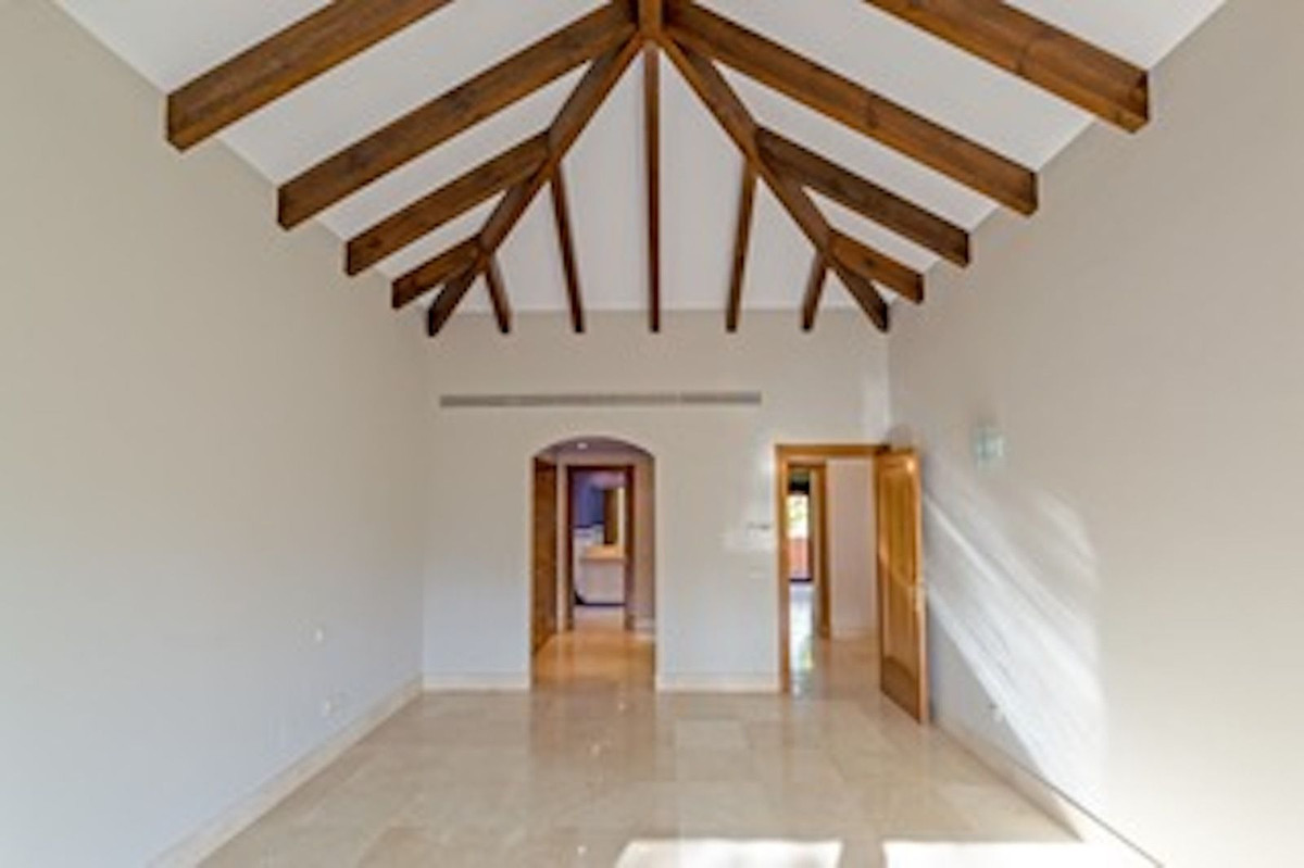 4 Bedroom Villa in Marbella - Photo 15