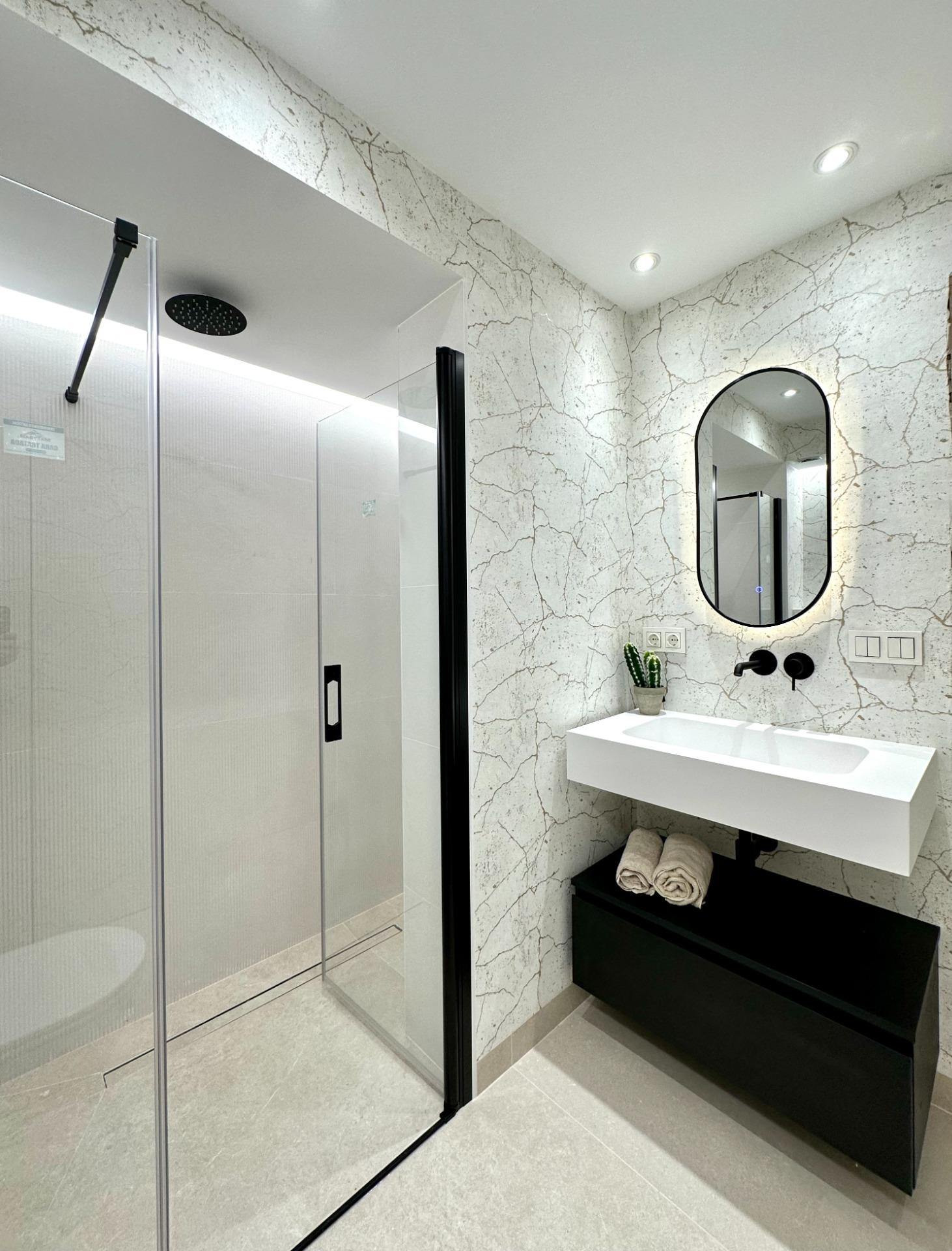 2 Bedroom Apartment in Marbella - Photo 5