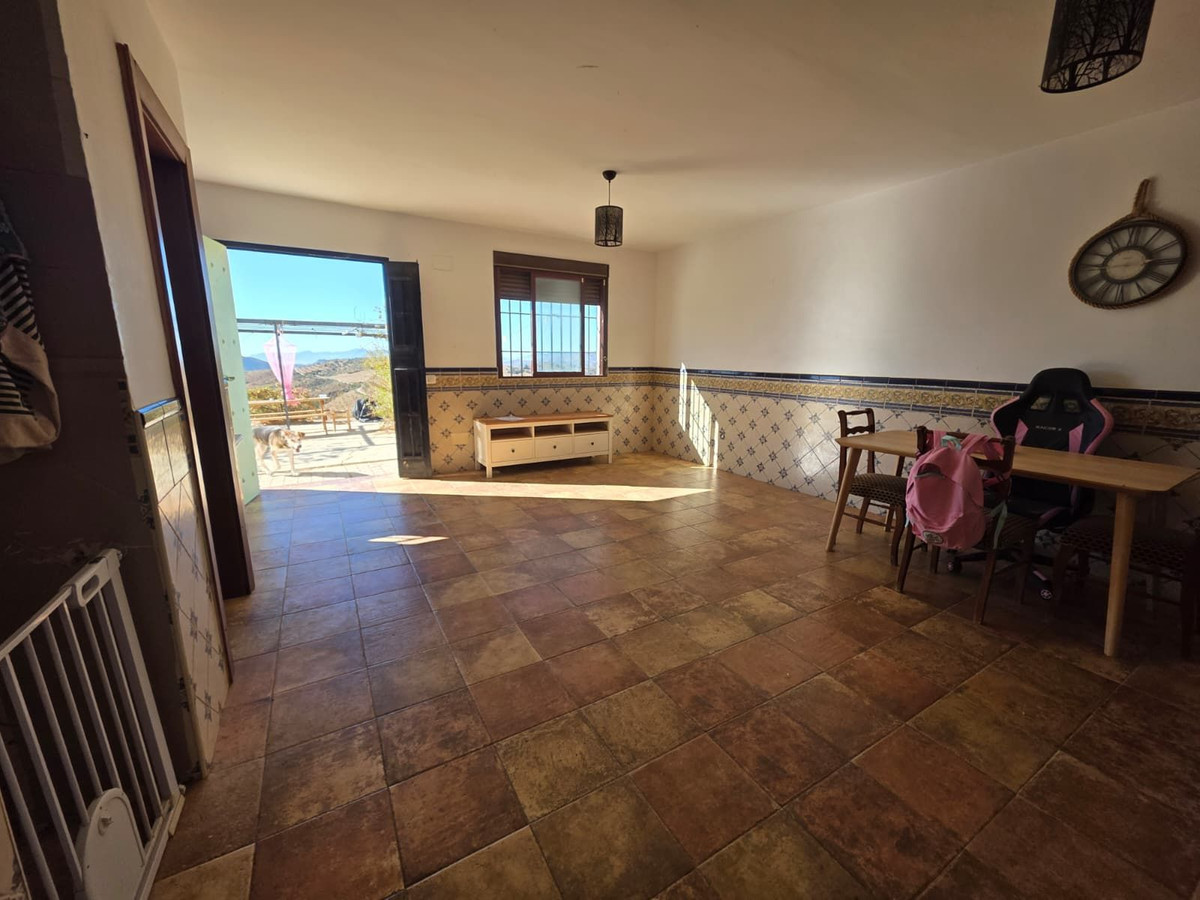 3 Bedroom Country house in Villanueva de la Concepción - Photo 6