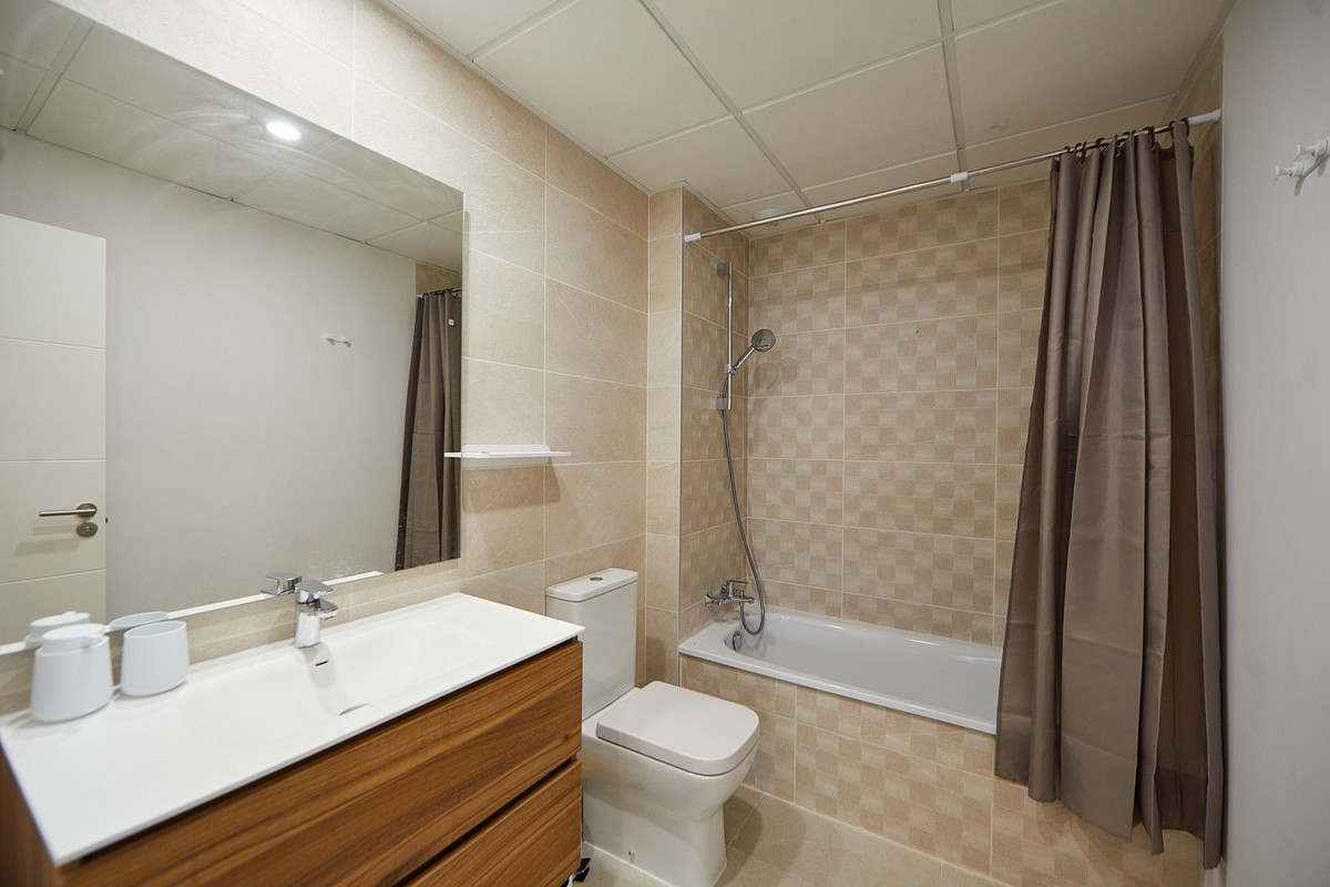 2 Bedroom Apartment in Estepona - Photo 17