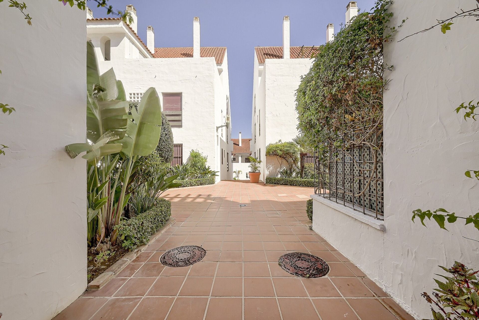 2 Bedroom Apartment in Marbella - Photo 18