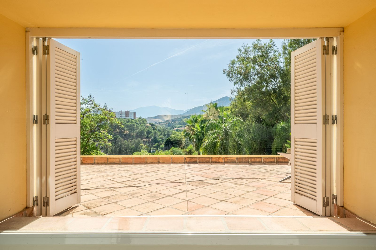 Chalet de 3 dormitorios con piscina en Málaga – Foto 25