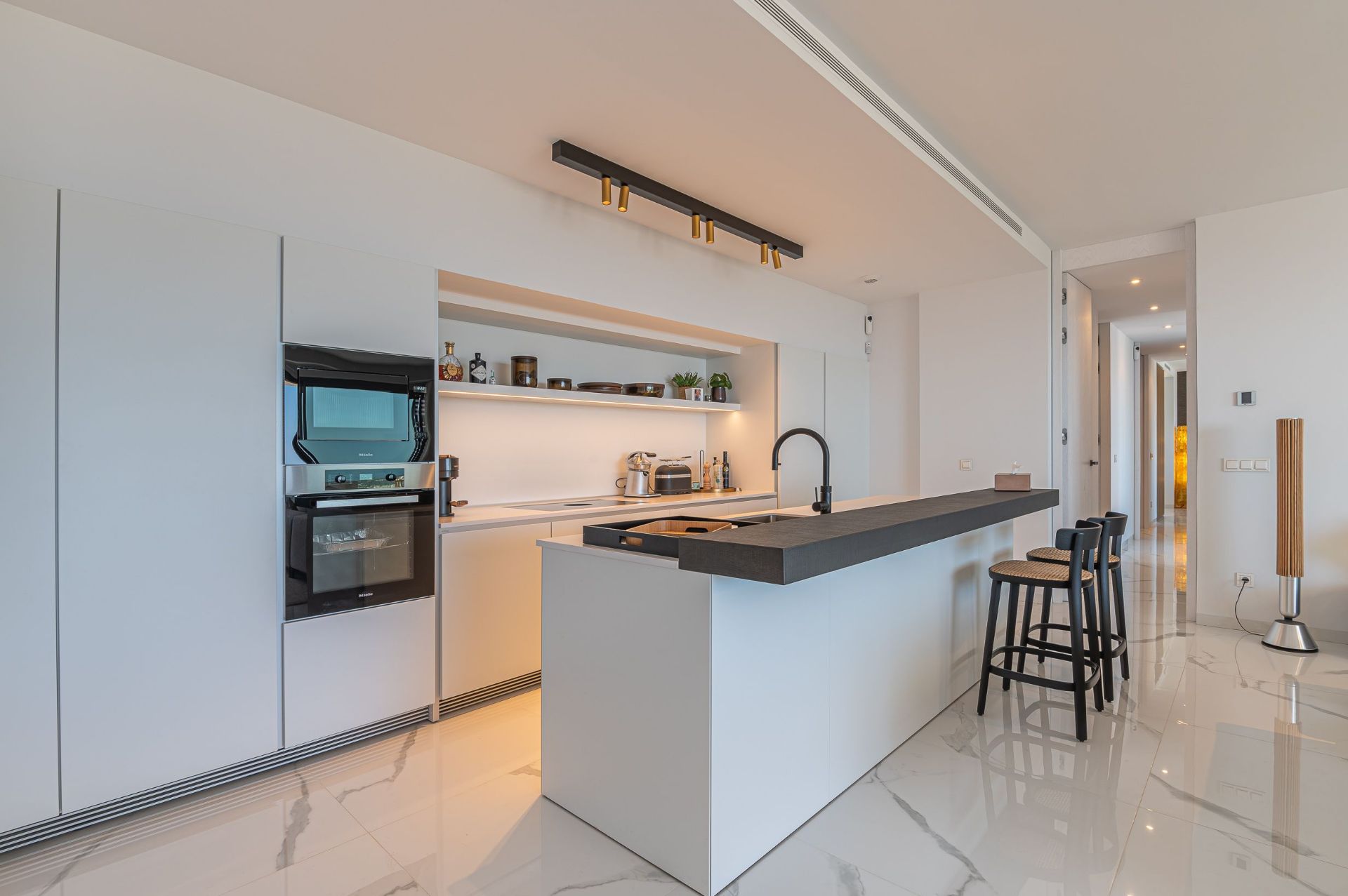 3 Bedroom Apartment in Benahavís - Photo 10