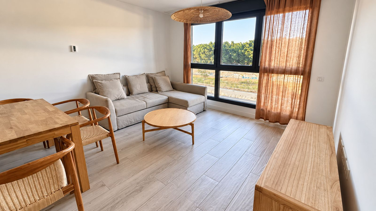 2 Bedroom Apartment in Málaga - Photo 3