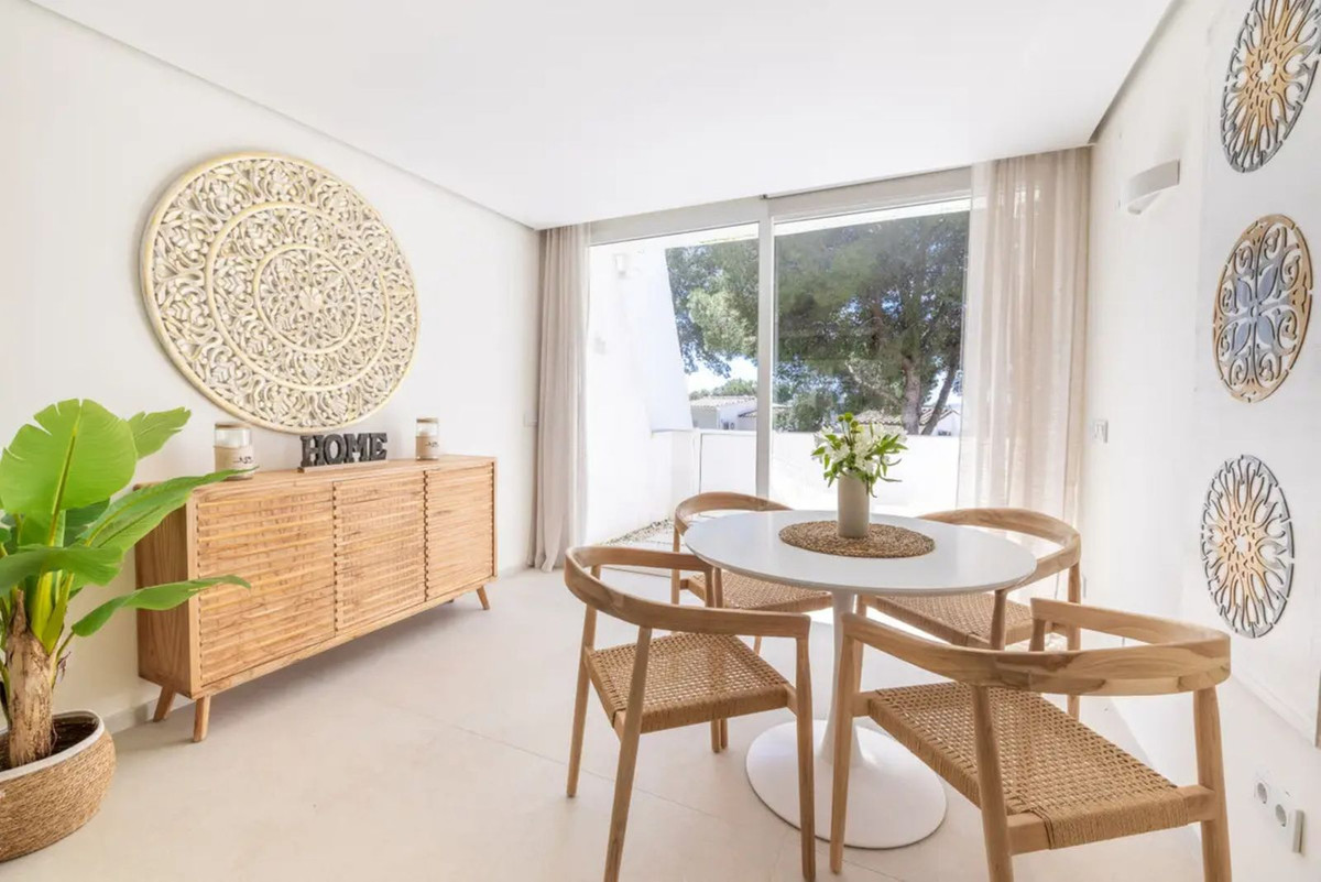 1 Bedroom Apartment in Estepona - Photo 5