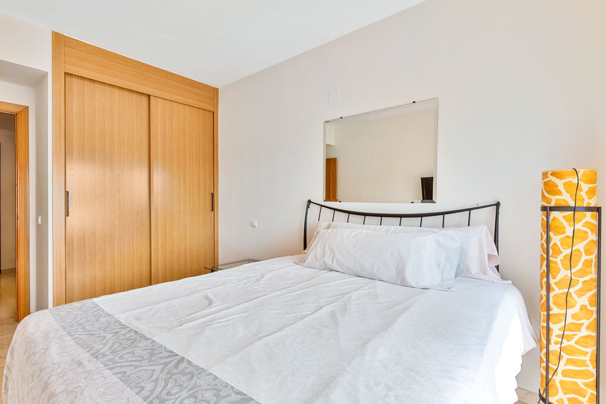 3 Bedroom Penthouse in Estepona - Photo 8