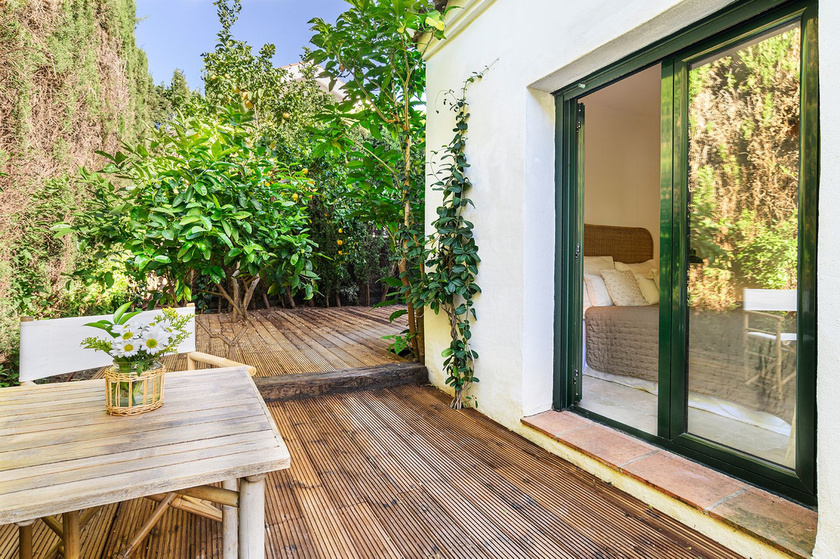 4 Bedroom Villa in Estepona - Photo 39