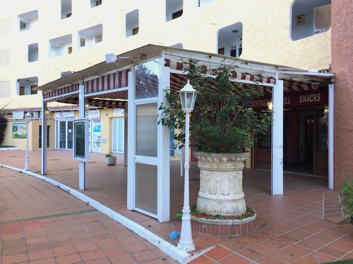 Gewerbefläche mit Pool in Málaga, Spanien – Foto 1