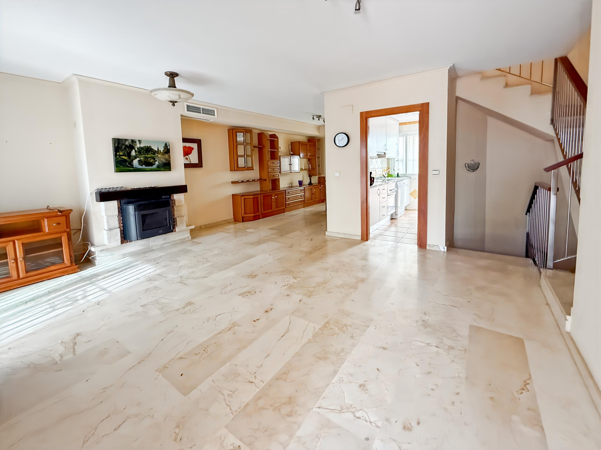3 Bedroom Townhouse in Marbella - Photo 4