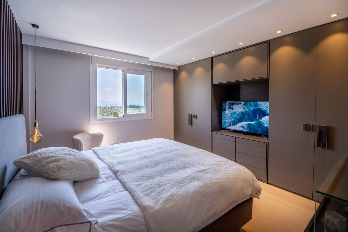 2 Bedroom Apartment in Marbella - Photo 19