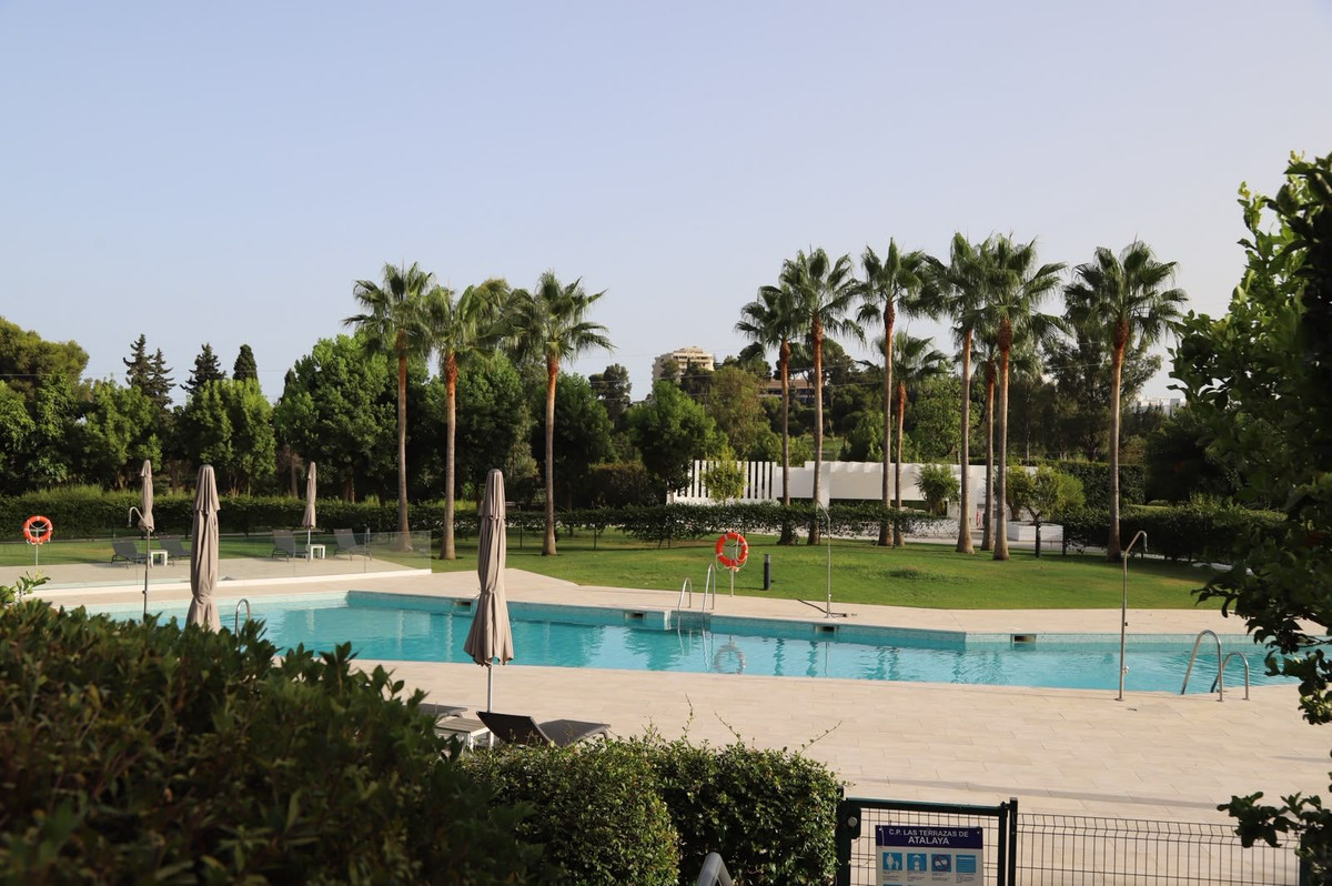 3 Bedroom Apartment in Estepona - Photo 4