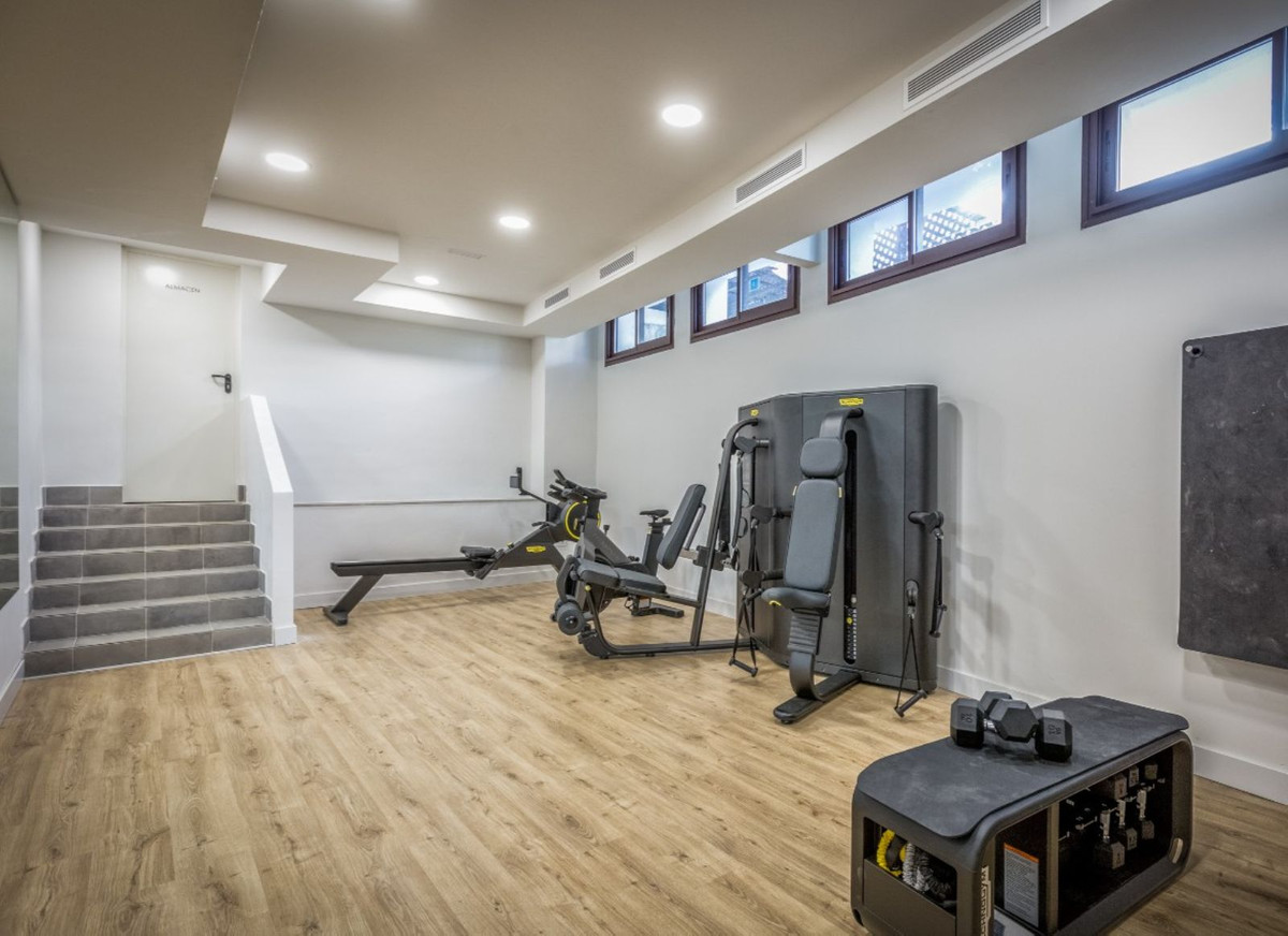 2 Bedroom Apartment in Fuengirola - Photo 32